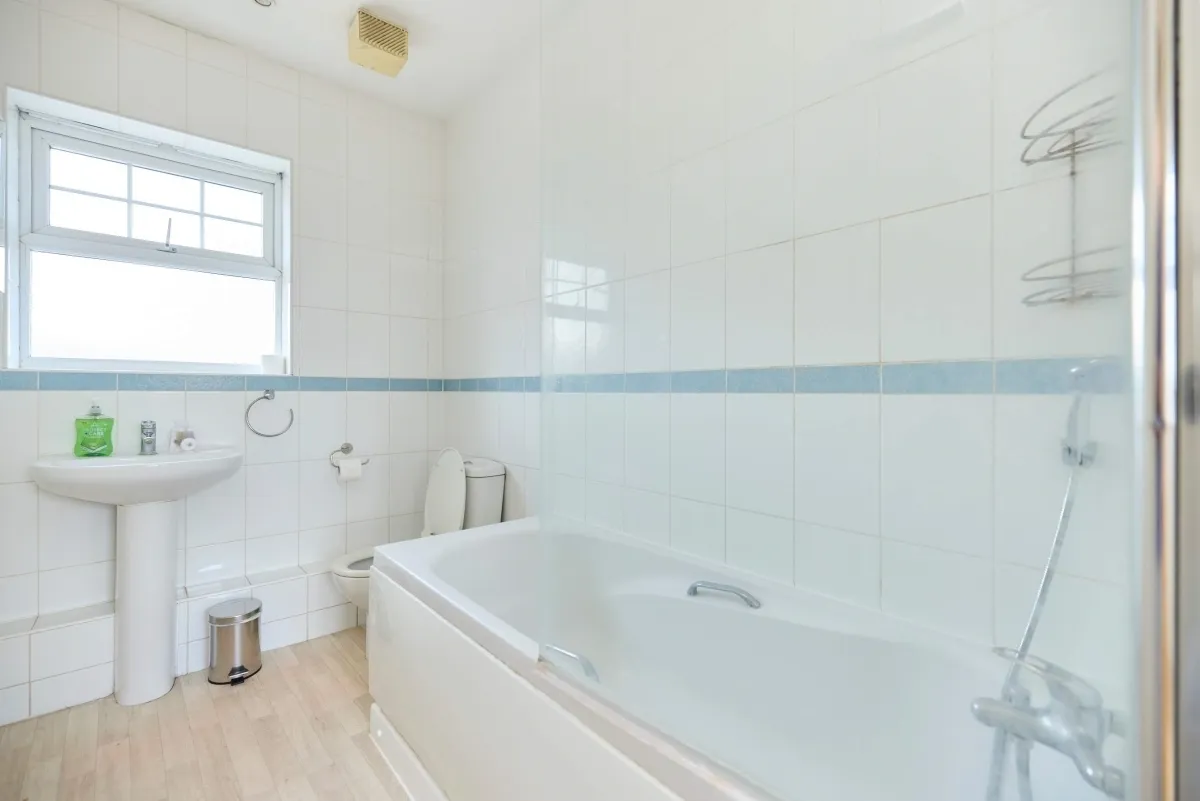 Butler Close Edgware HA8, photo 5
