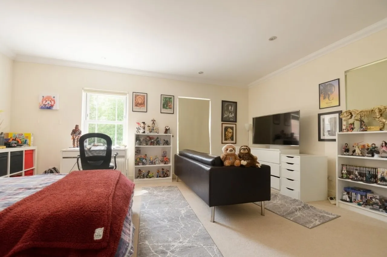 Chapel Square, Virginia Water, photo 10
