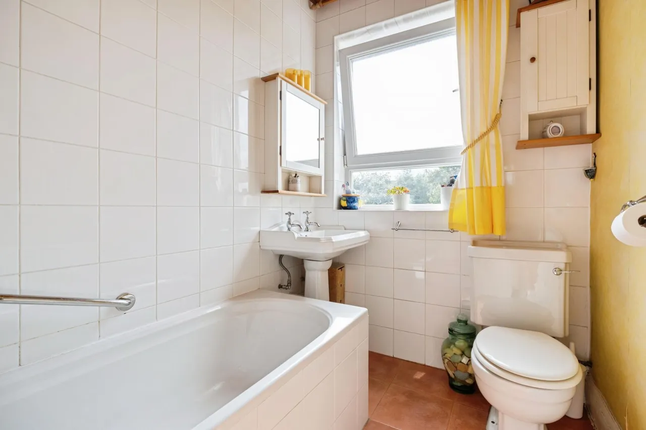 Avondale Road, London, E17, photo 17