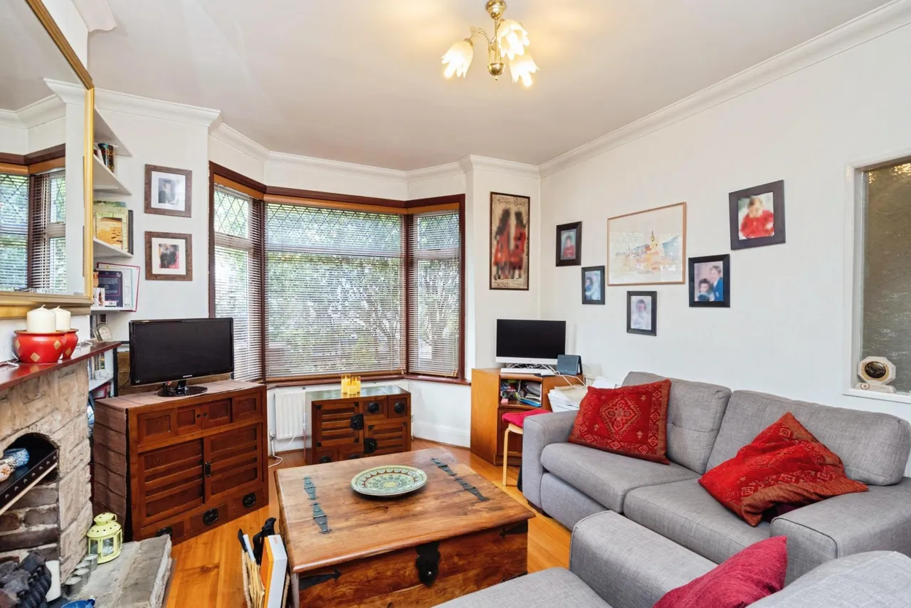 Avondale Road, London, E17, photo 2