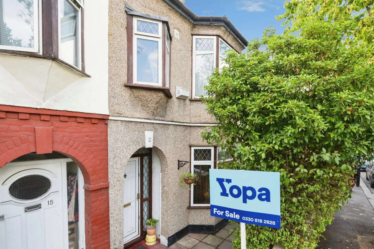 3 bed house for sale, Avondale Road, London, E17