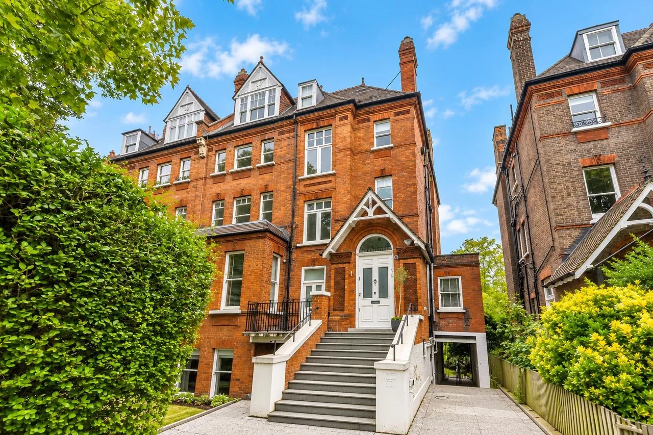 Fitzjohns Avenue, London, NW3, photo 3