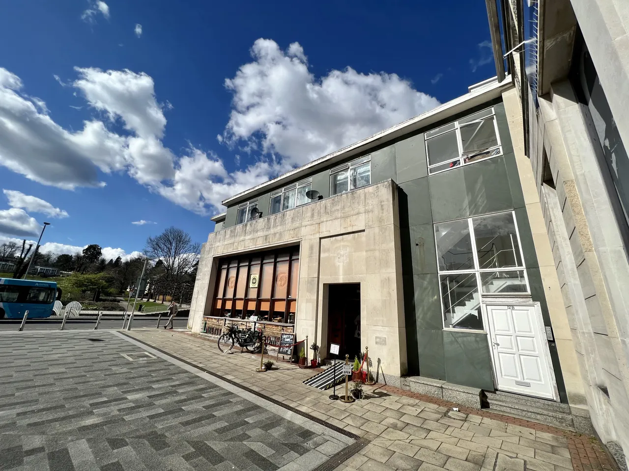 2 bed flat to rent — Bank Court, HP1