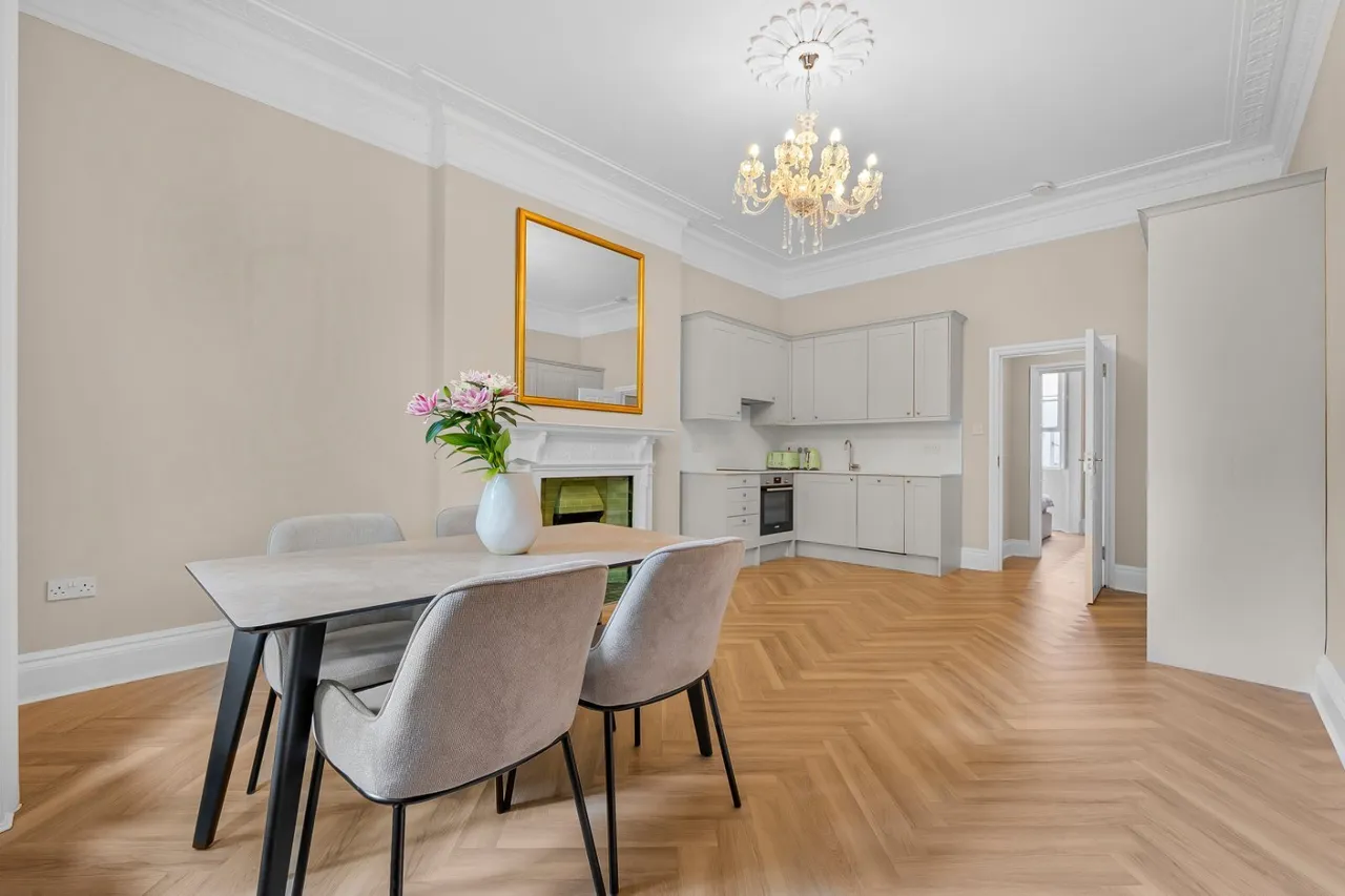 2 bed flat to rent, Eccleston Square, London, SW1V
