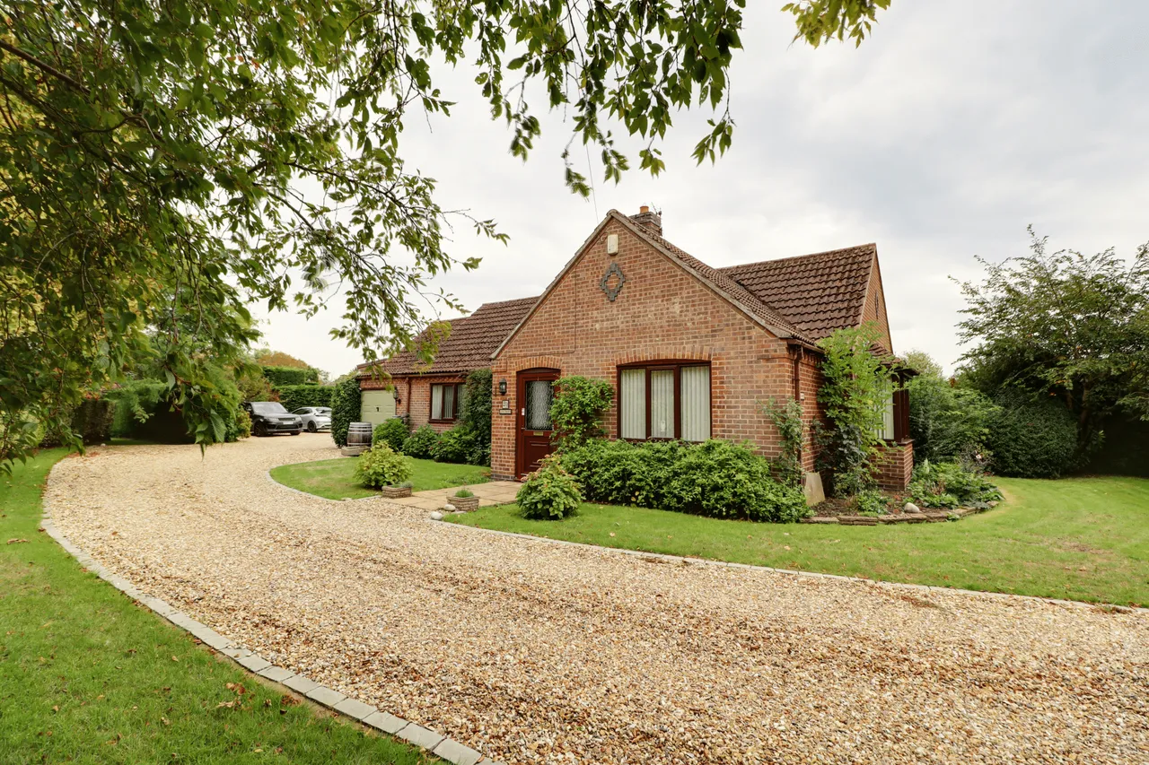 3 bed house for sale, Main Street, Torksey, LN1