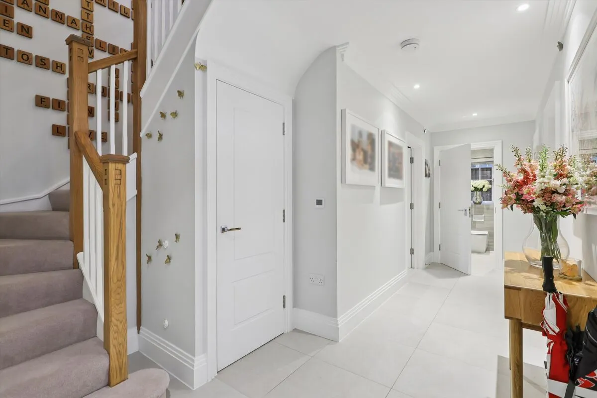 Broadoaks Park Road, West Byfleet, KT14, photo 7