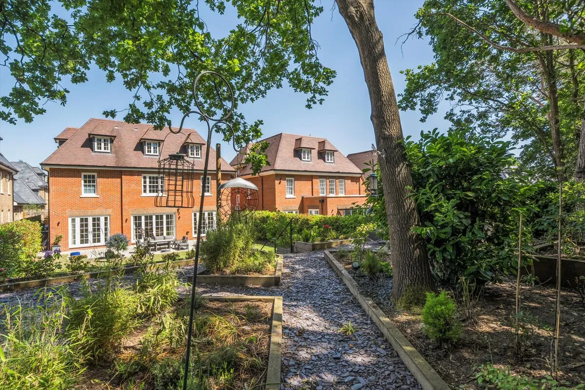Broadoaks Park Road, West Byfleet, KT14, photo 25
