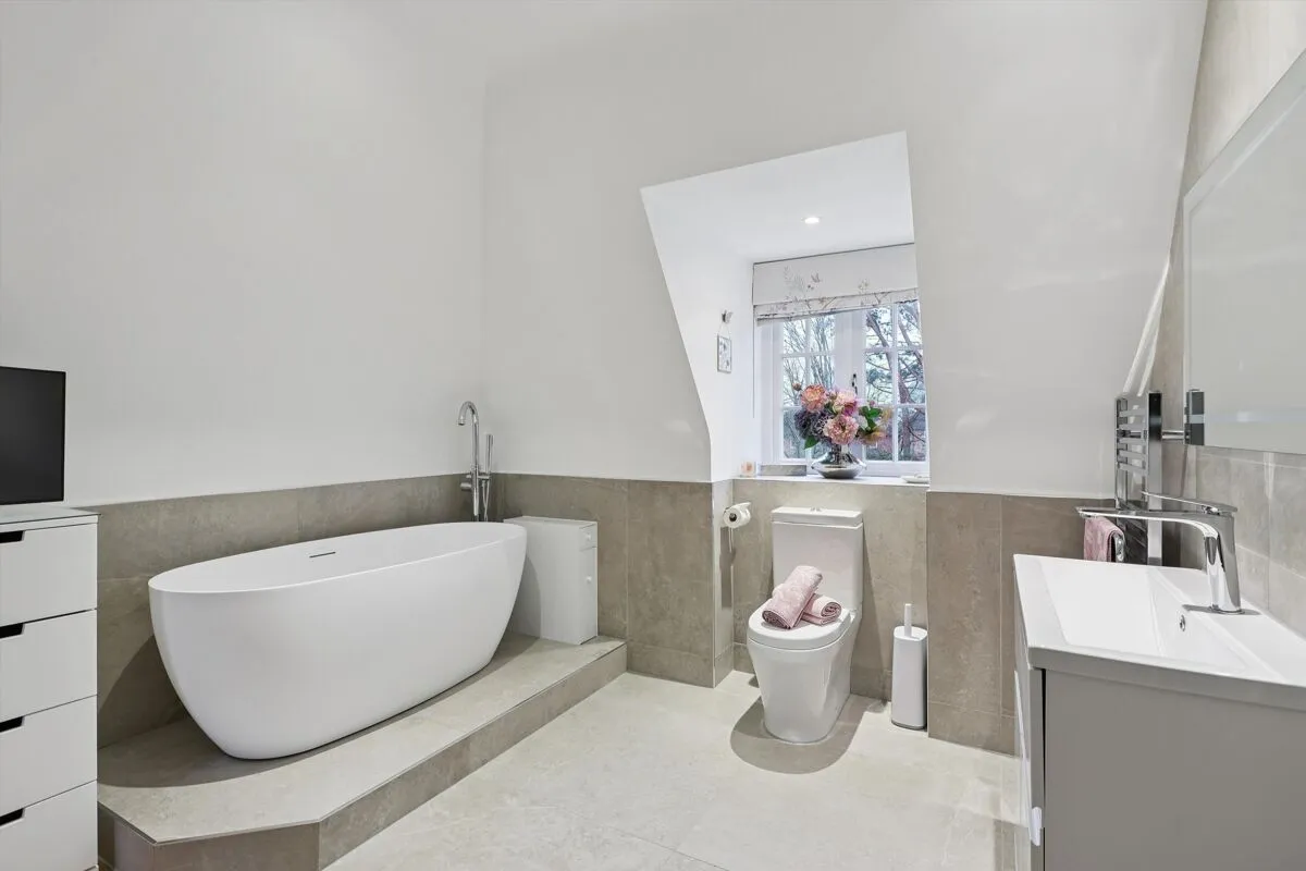 Broadoaks Park Road, West Byfleet, KT14, photo 17