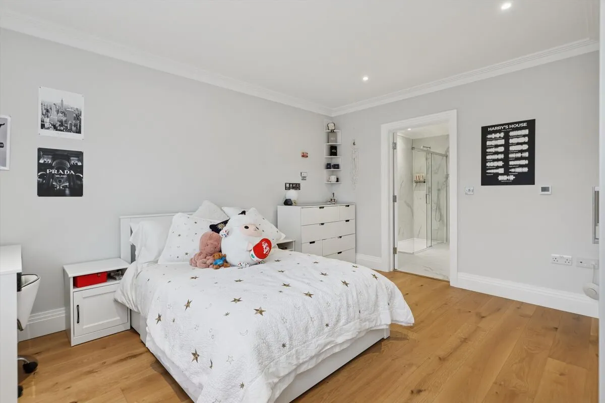 Broadoaks Park Road, West Byfleet, KT14, photo 14