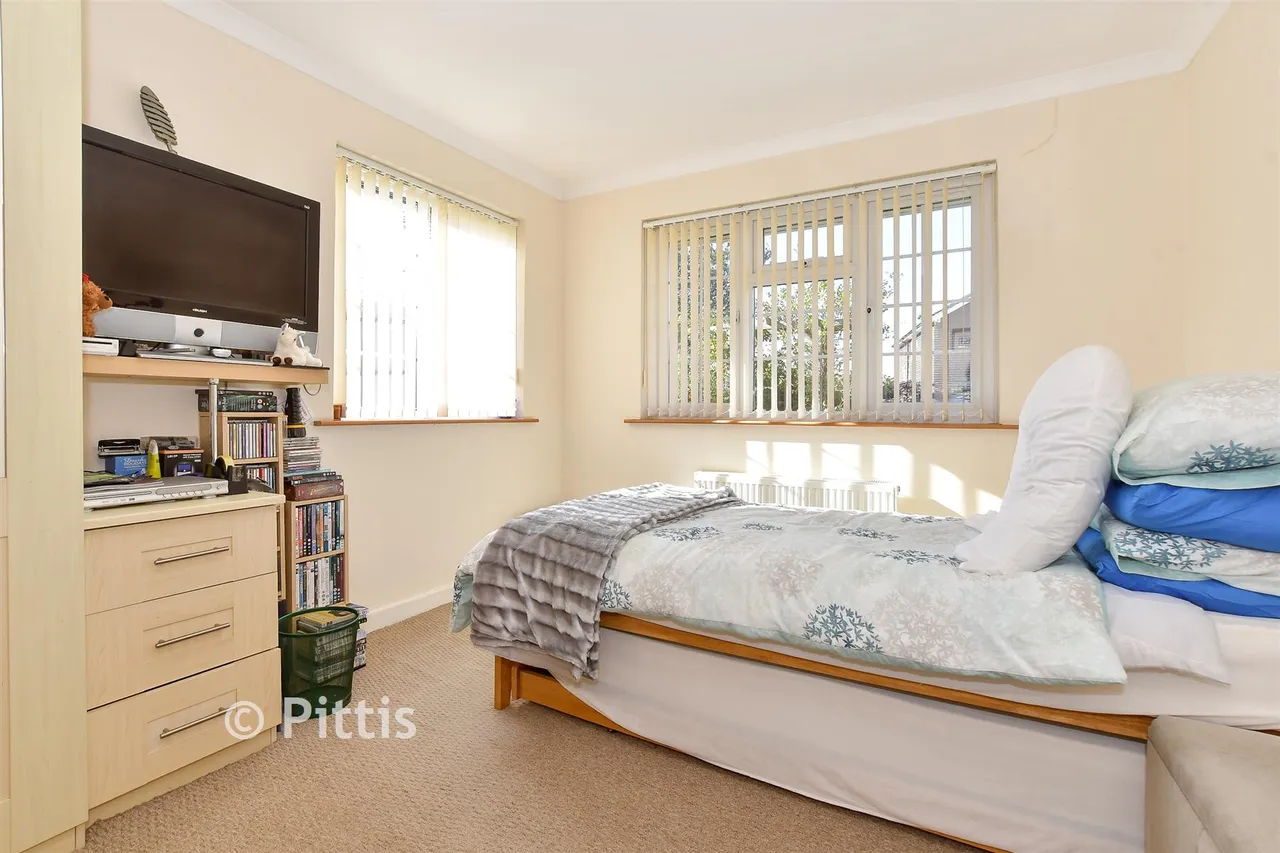 Warlands Lane, Shalfleet, PO30, photo 6