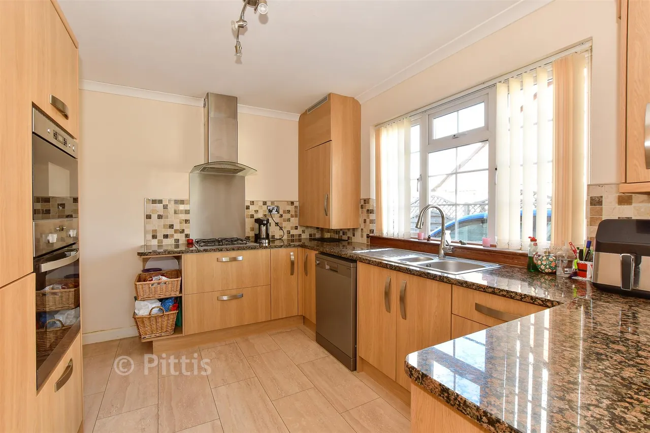 Warlands Lane, Shalfleet, PO30, photo 7