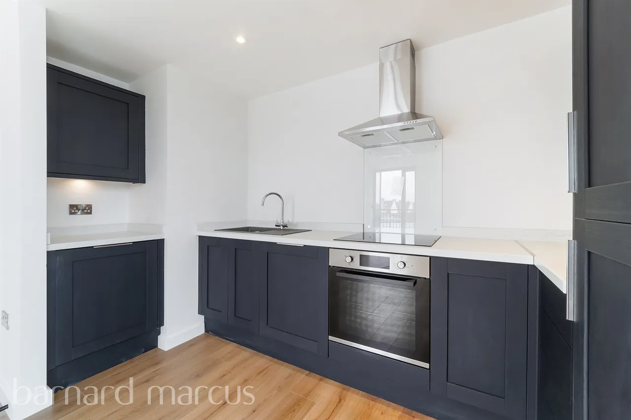Tealing Drive, Epsom, KT19, photo 7