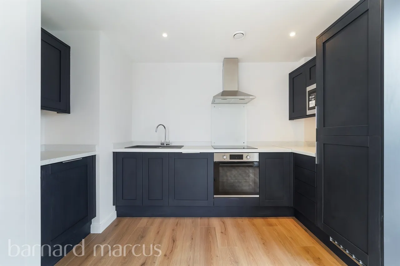 Tealing Drive, Epsom, KT19, photo 5