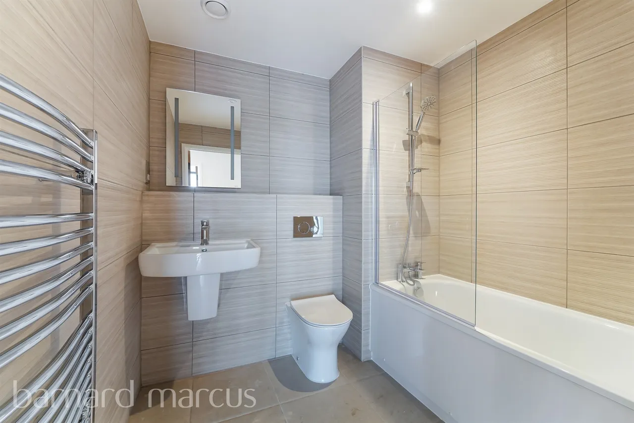 Tealing Drive, Epsom, KT19, photo 8