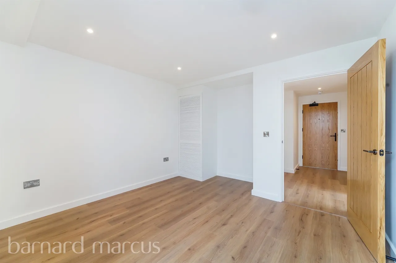 Tealing Drive, Epsom, KT19, photo 9