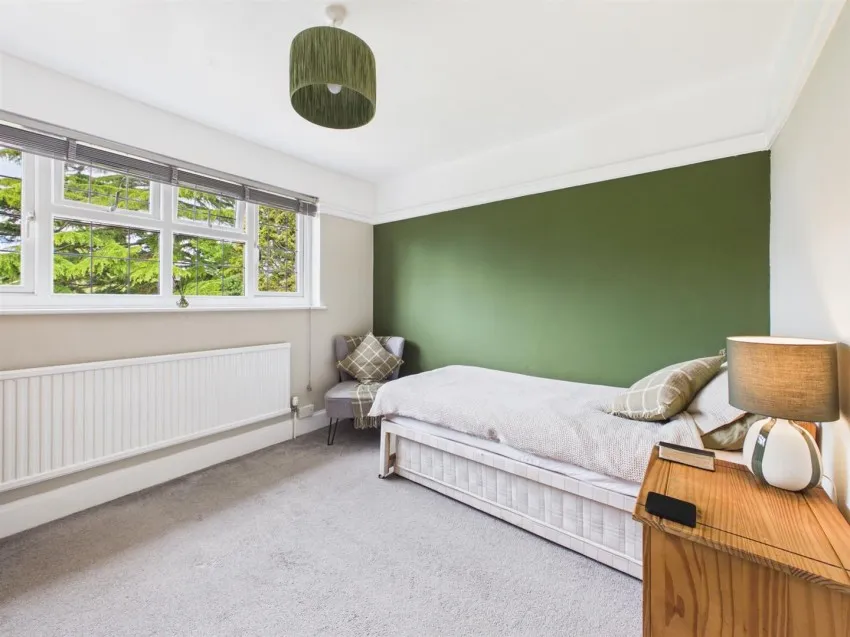 Stroud Road, Tuffley, photo 17