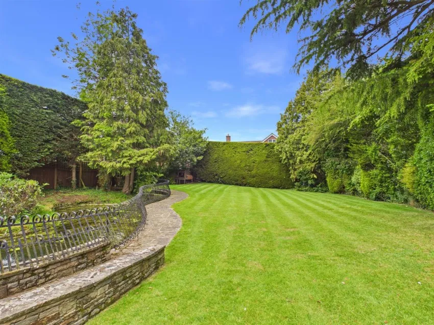 Stroud Road, Tuffley, photo 26