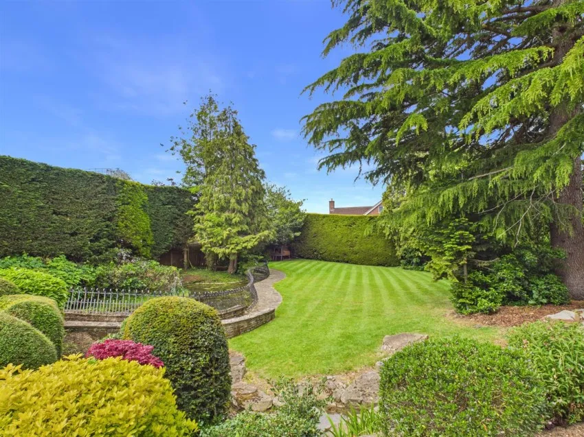 Stroud Road, Tuffley, photo 4