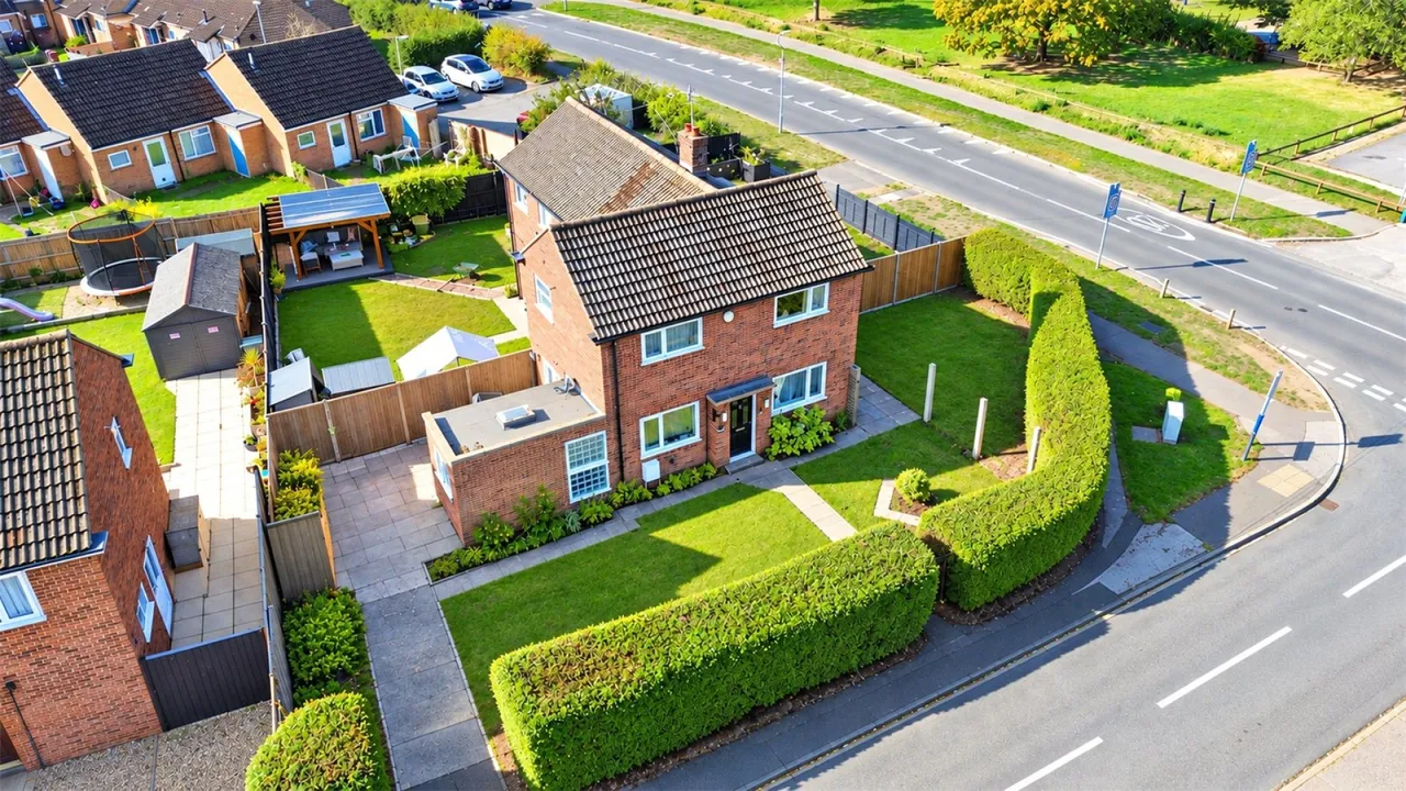 2 bed house for sale, Neath Gardens, Tilehurst, RG30