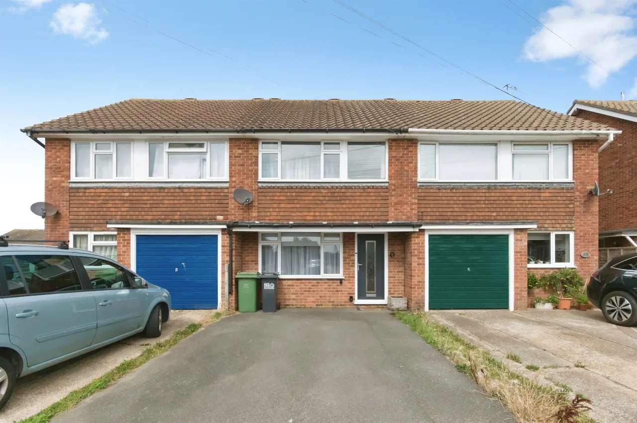 2 bed house for sale — Gwyneth Grove, Bexhill-On-Sea