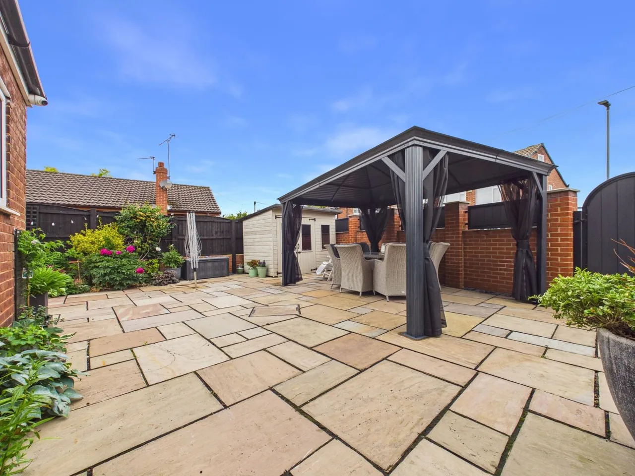 Bedford Close, Featherstone, WF7, photo 2