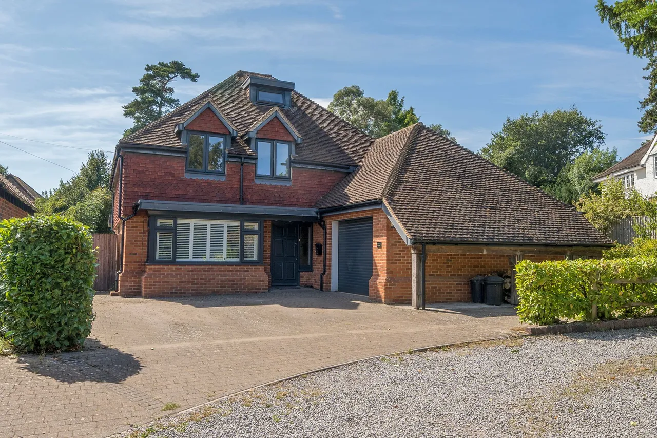 4 bed property for sale, Dodsley Grove, Easebourne, GU29