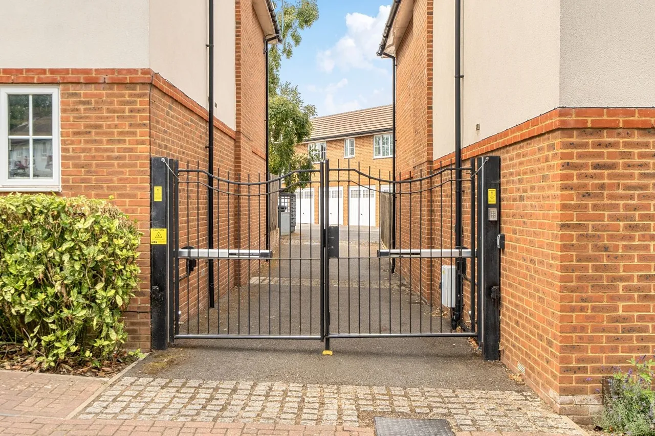 Cuddington Avenue, Worcester Park, KT4, photo 4
