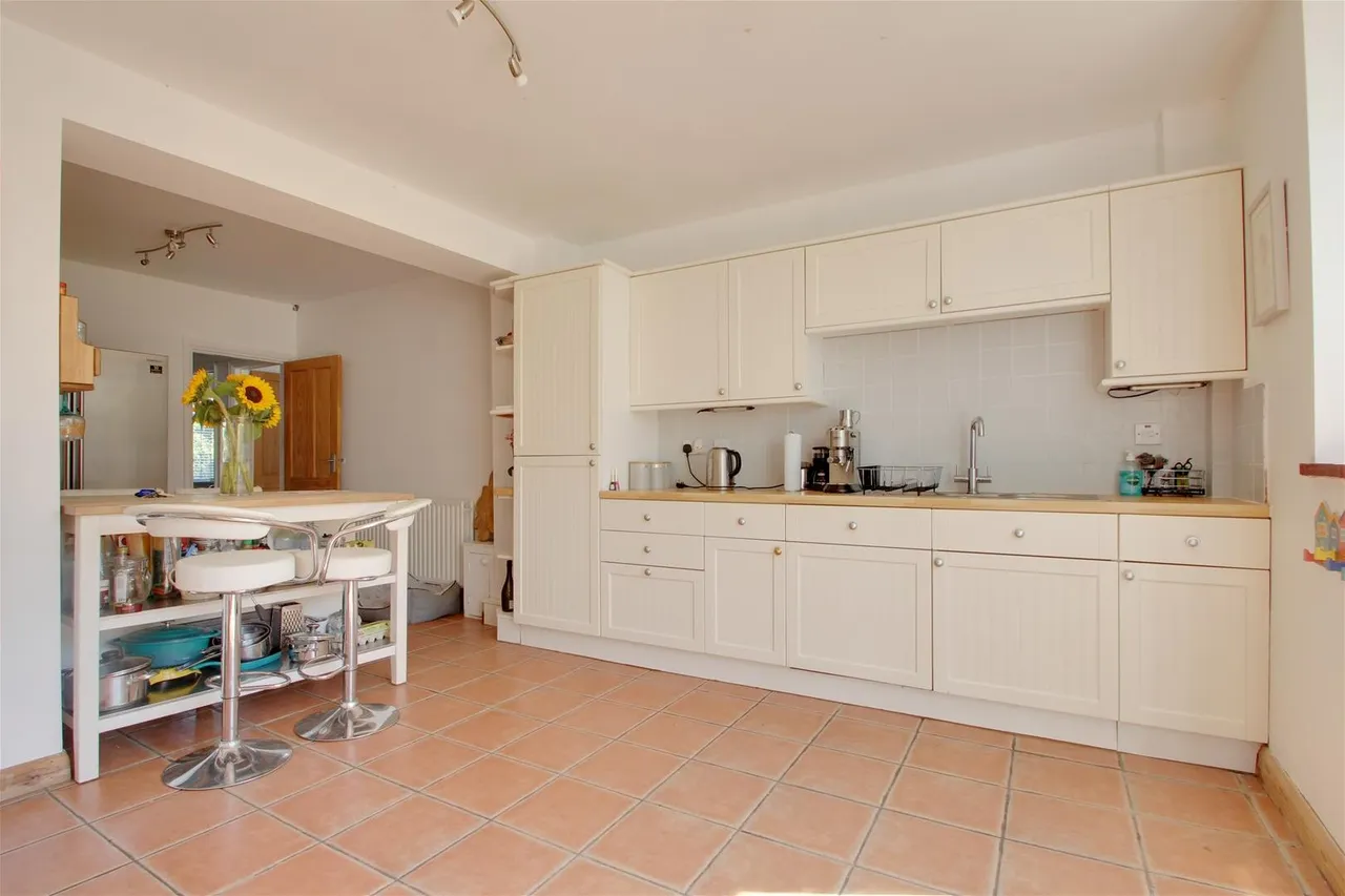 Nutbourne Road, Worthing, photo 7
