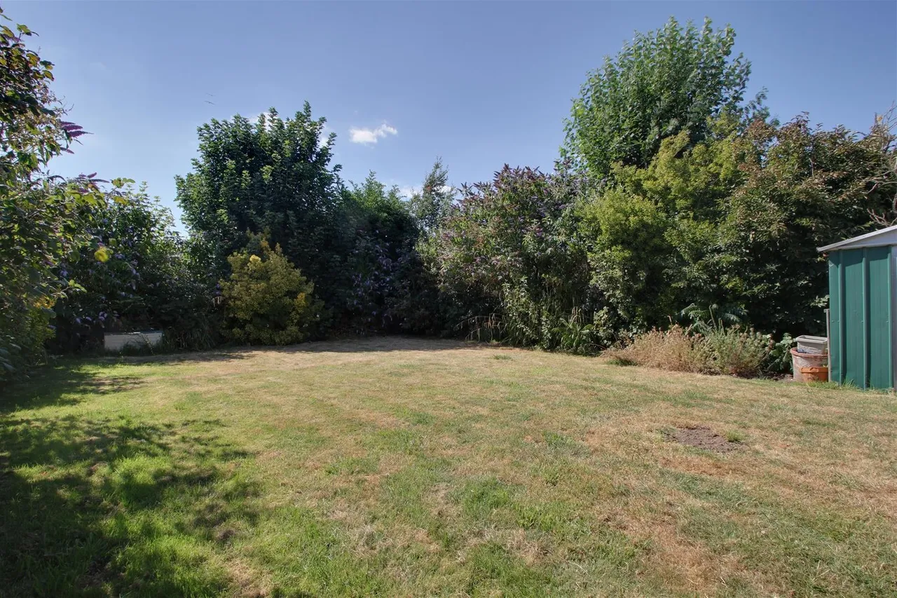 Nutbourne Road, Worthing, photo 17