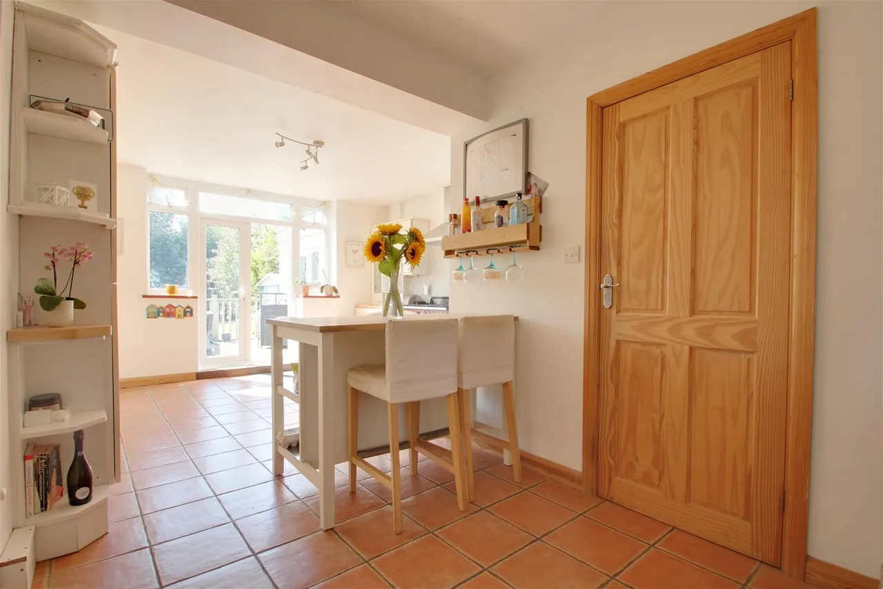 Nutbourne Road, Worthing, photo 11