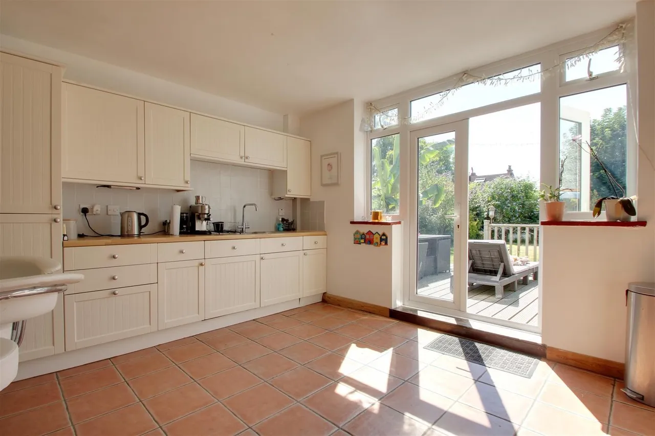 Nutbourne Road, Worthing, photo 9