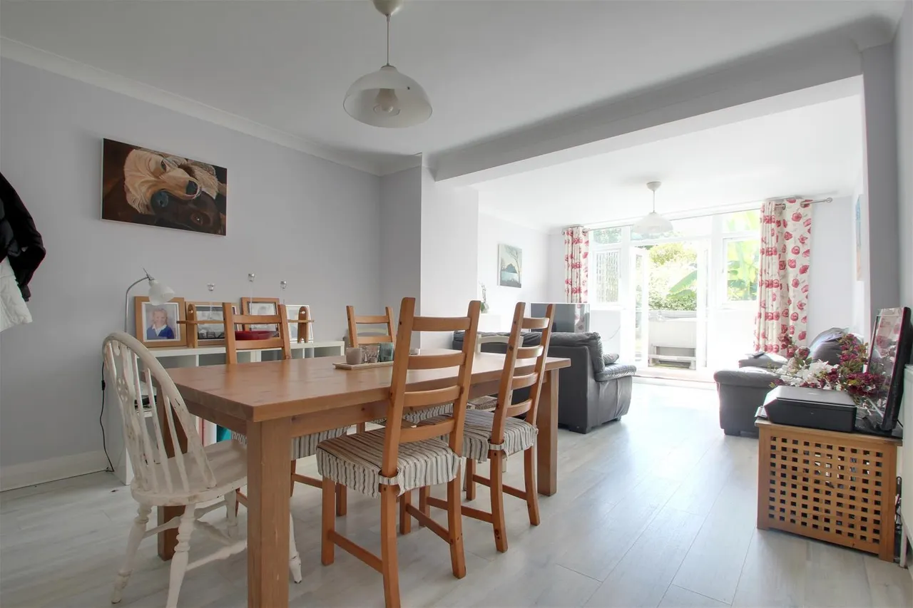 Nutbourne Road, Worthing, photo 2