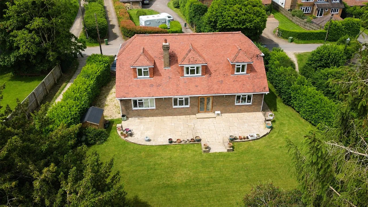 Grosvenor Road, Medstead, GU34, photo 4