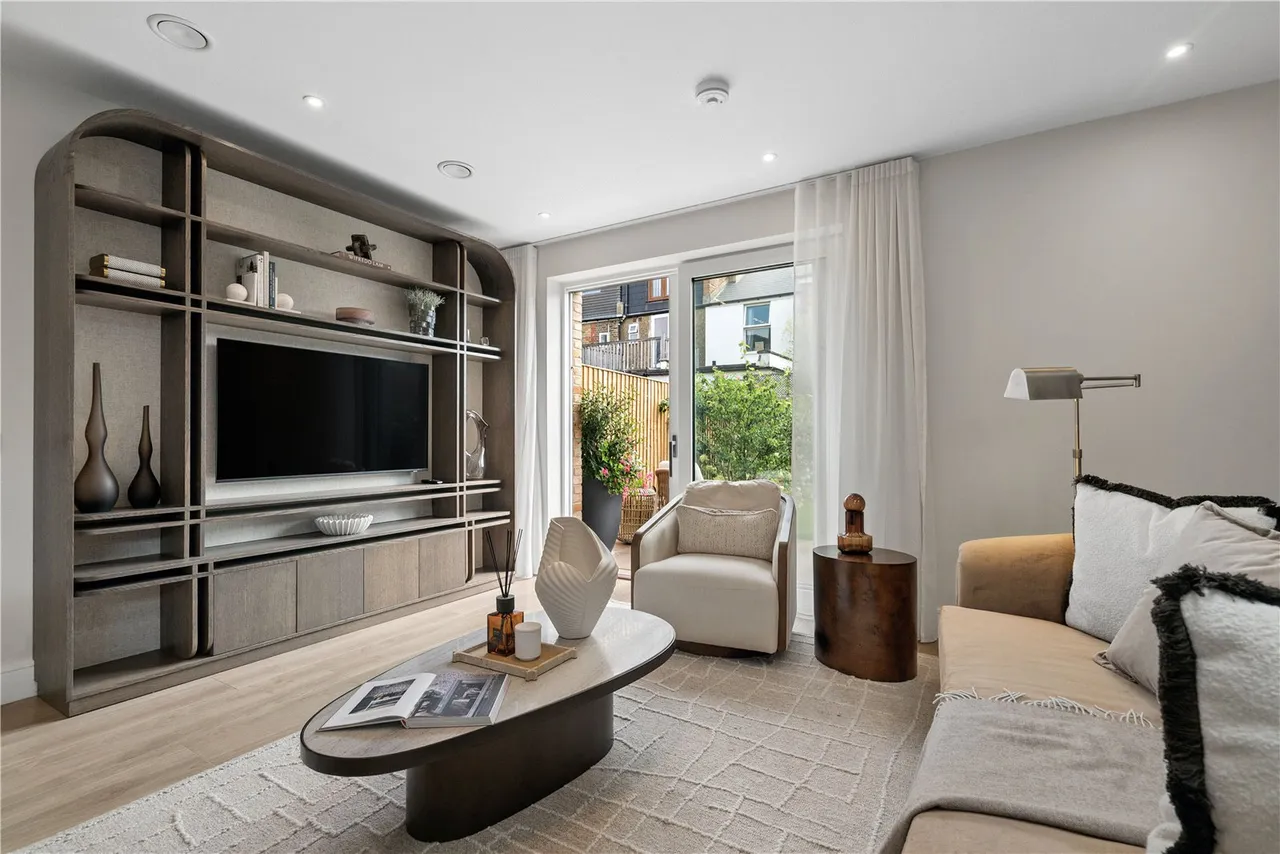 Bakers Mews, Twickenham, TW2, photo 3