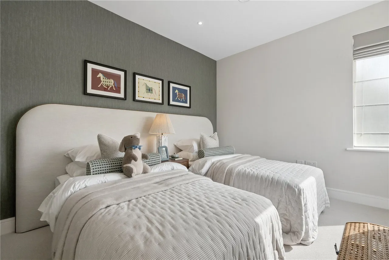 Bakers Mews, Twickenham, TW2, photo 9
