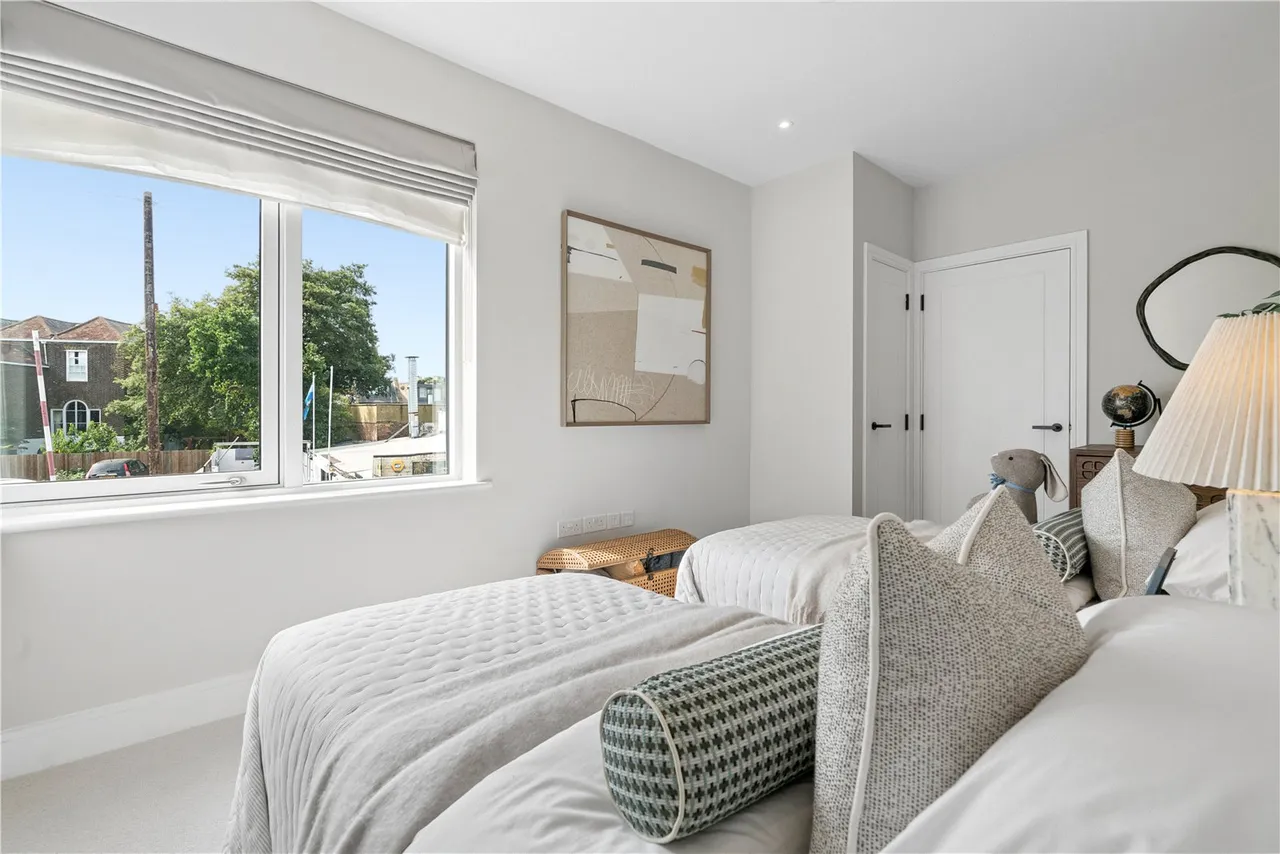 Bakers Mews, Twickenham, TW2, photo 12