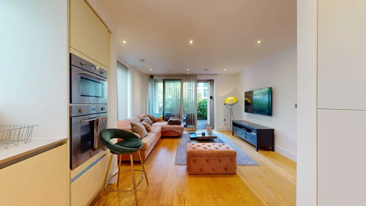 Chiswick High Road, Chiswick, W4 5AG, photo 4