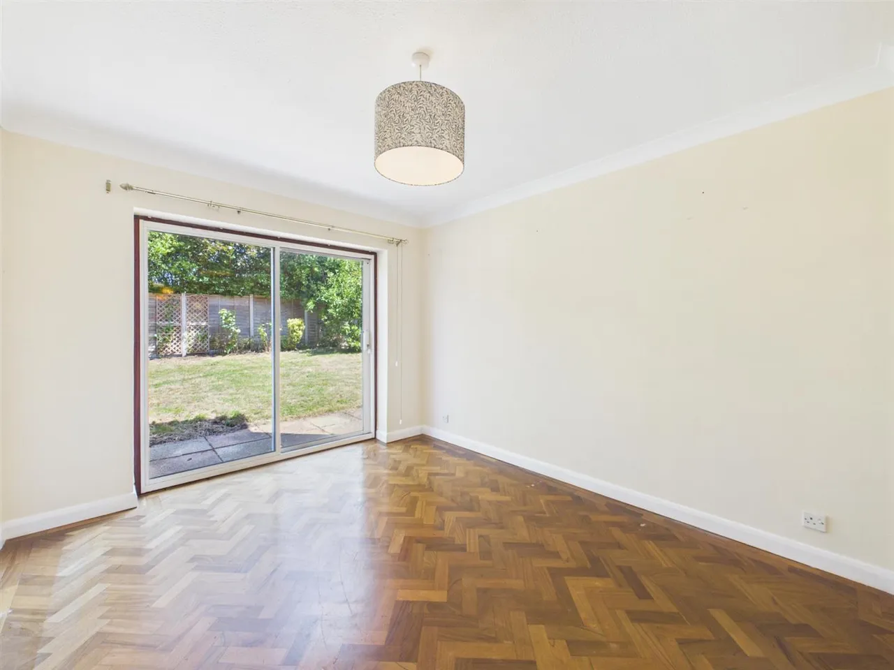 Seaford Close, Ruislip, HA4 7HN, photo 4