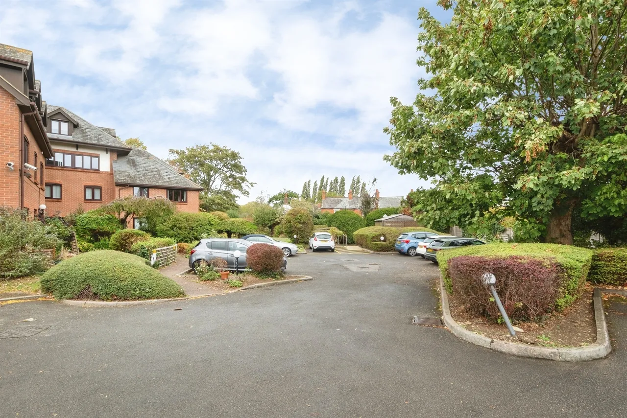 Lawnsmead Gardens, Newport Pagnell, MK16, photo 3