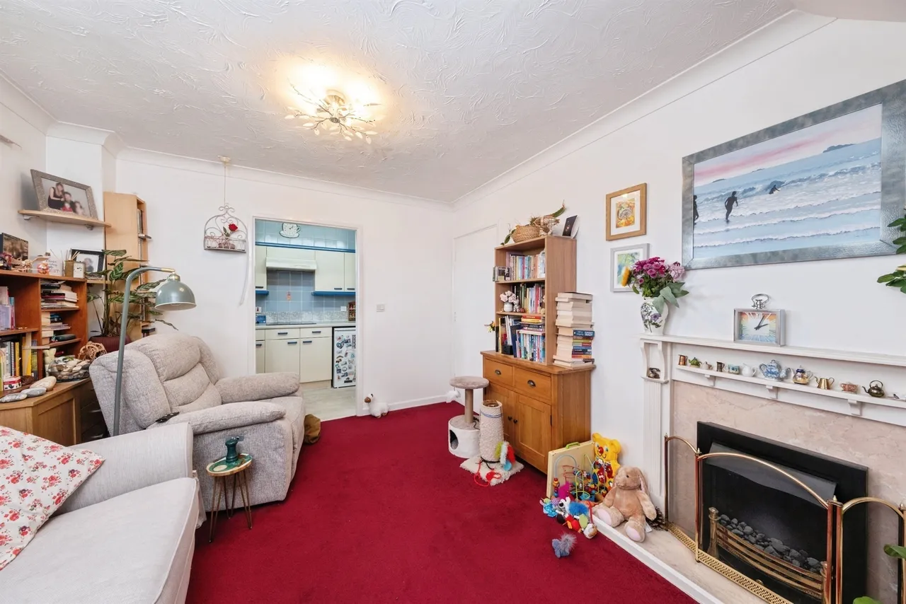 Lawnsmead Gardens, Newport Pagnell, MK16, photo 5