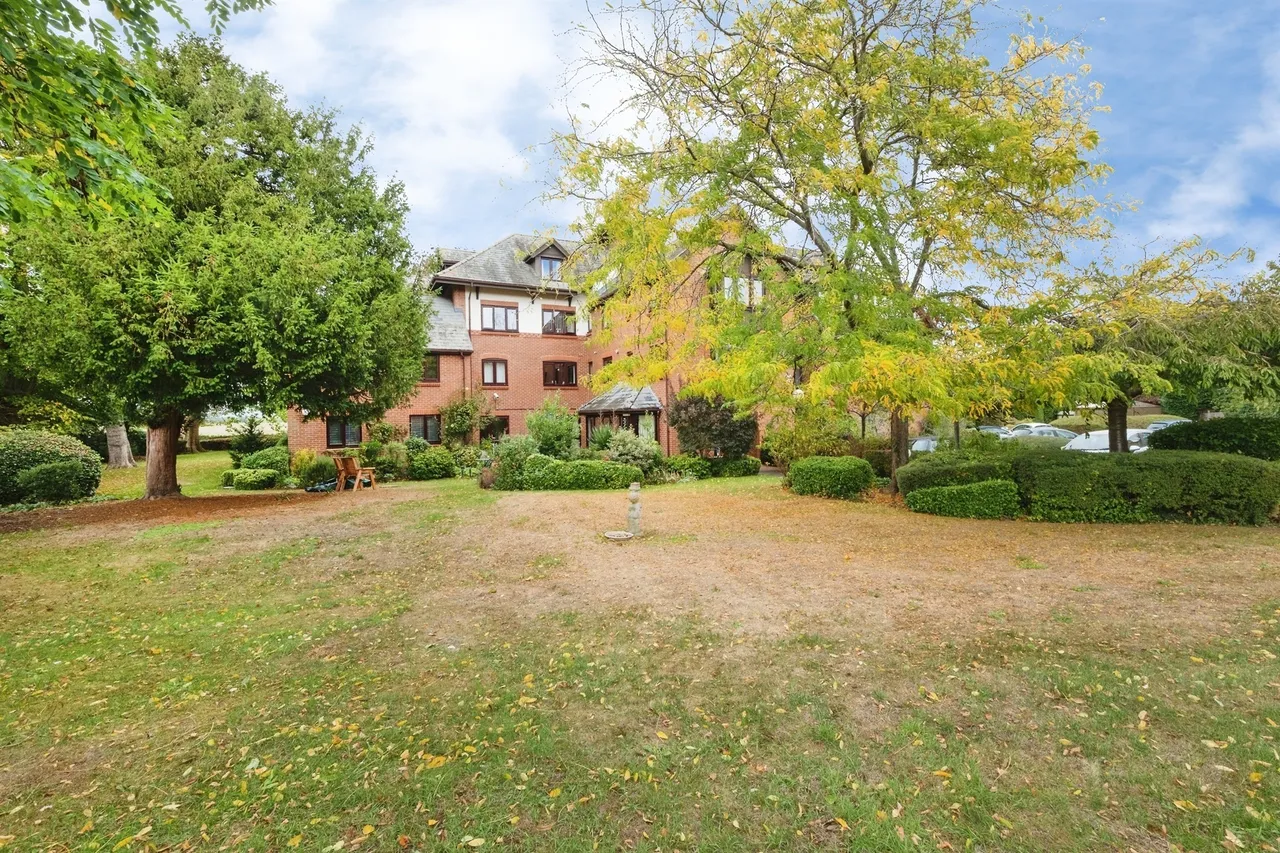 Lawnsmead Gardens, Newport Pagnell, MK16, photo 15