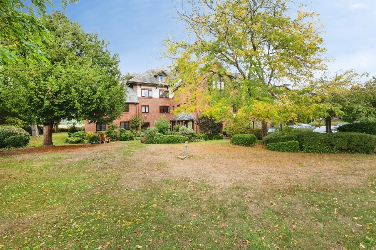 Lawnsmead Gardens, Newport Pagnell, MK16, photo 13