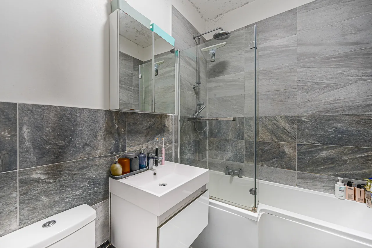 1 bed flat to rent — Flat P, 1 Ebury Bridge Road, London