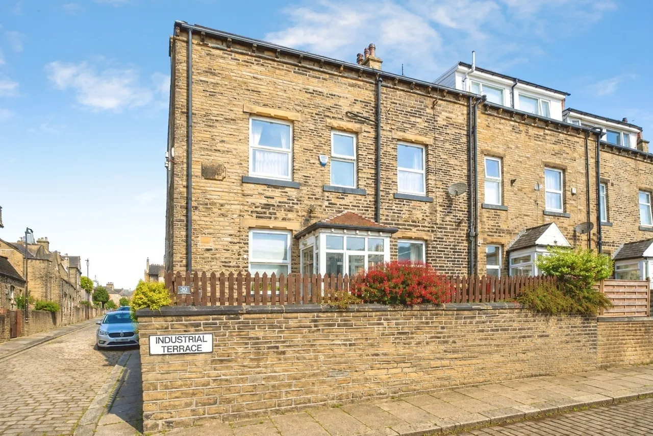 4 bed house for sale — Industrial Terrace, Halifax, West Yorkshire, HX1