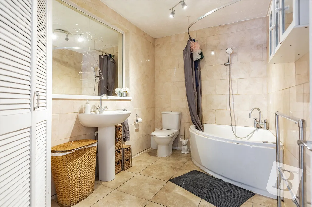 Rainham, RM13, photo 8