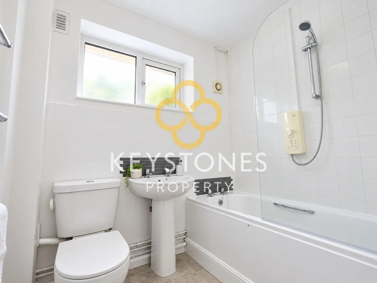 Station Lane, Hornchurch, RM12, photo 6