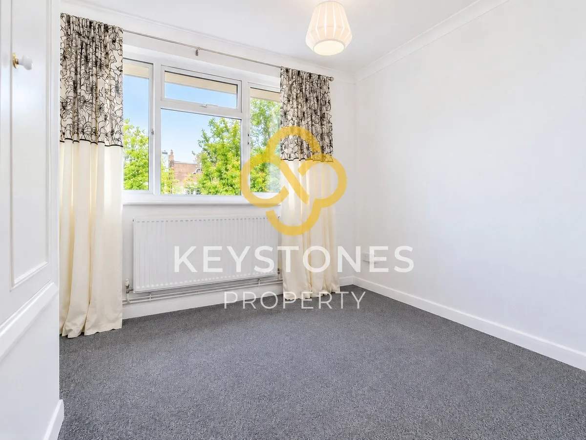 Station Lane, Hornchurch, RM12, photo 5