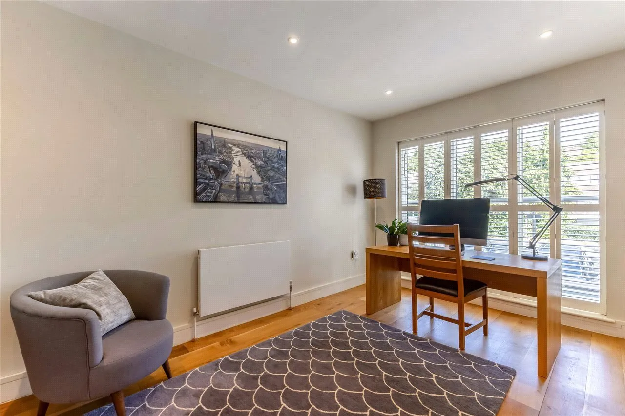 Queensmere Road, London, SW19, photo 5