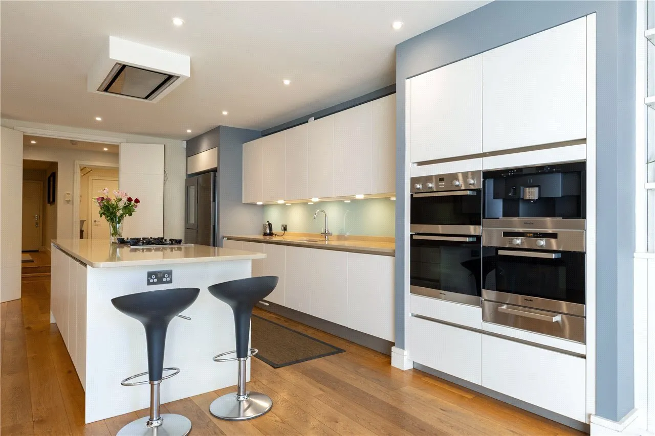 Queensmere Road, London, SW19, photo 4