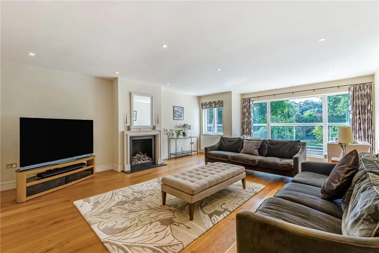 Queensmere Road, London, SW19, photo 2